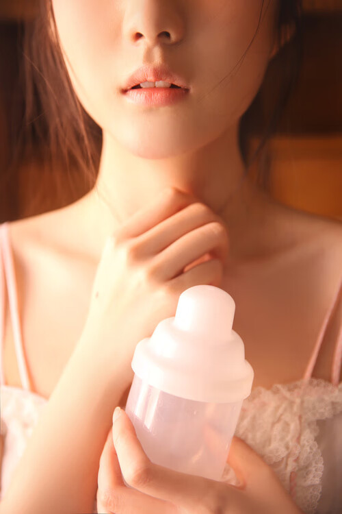 德甲转会同样火热:多支球队大手笔签约中场核心,德甲转会最新动态